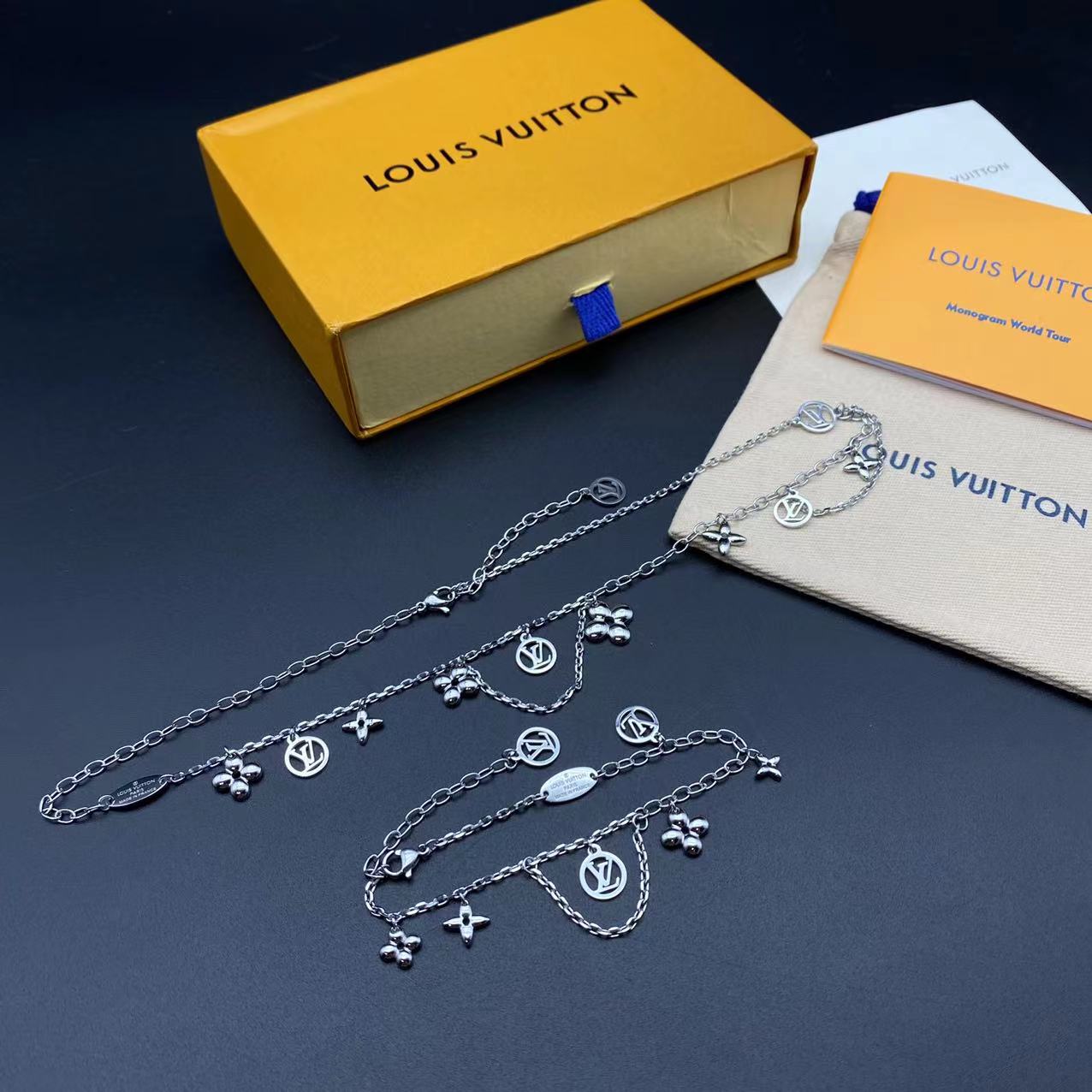 138 RMB Bracelet / 158 RMB Necklace