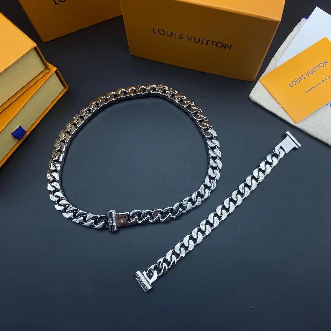 138 RMB / 208 RMB Necklace