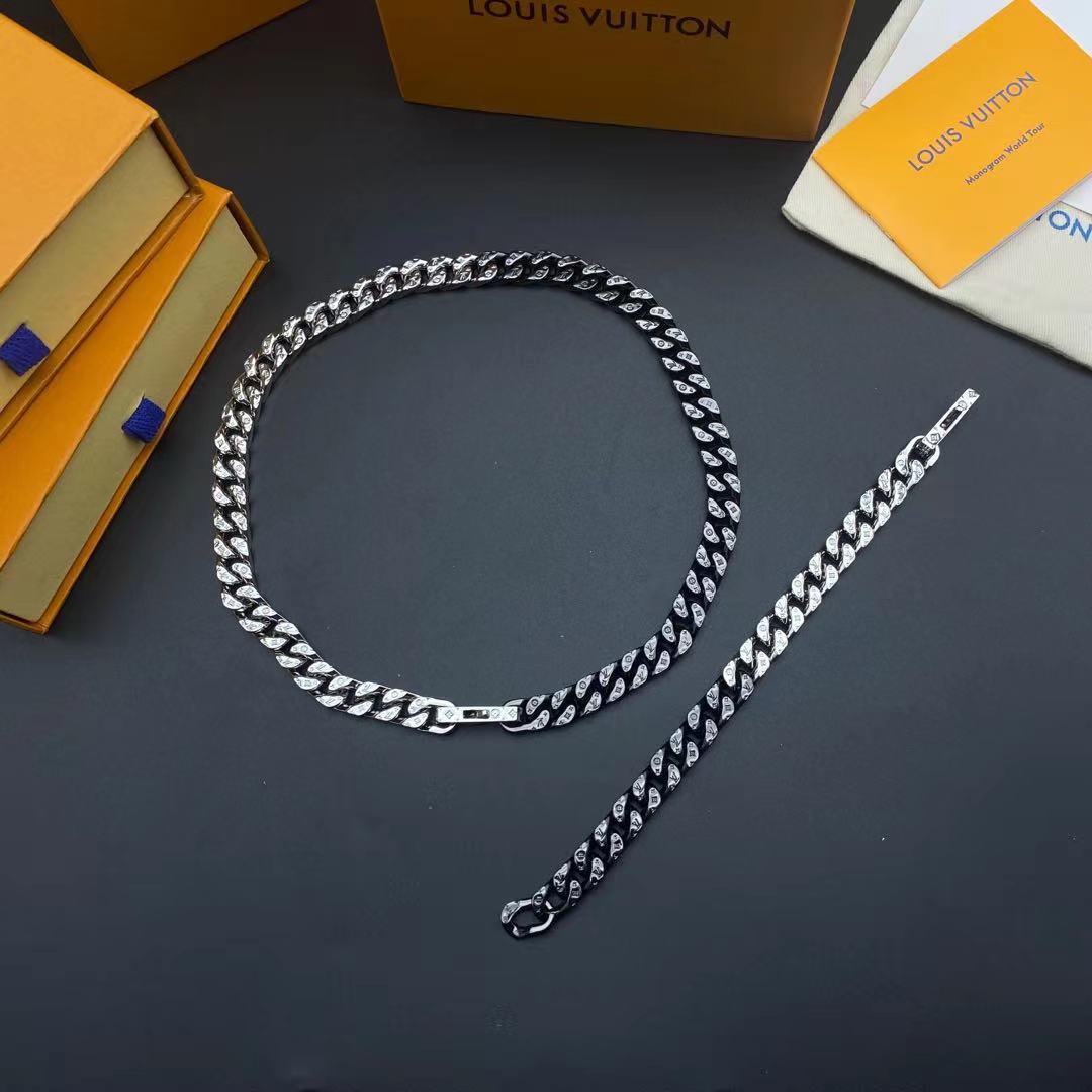 138 RMB / 208 RMB Necklace