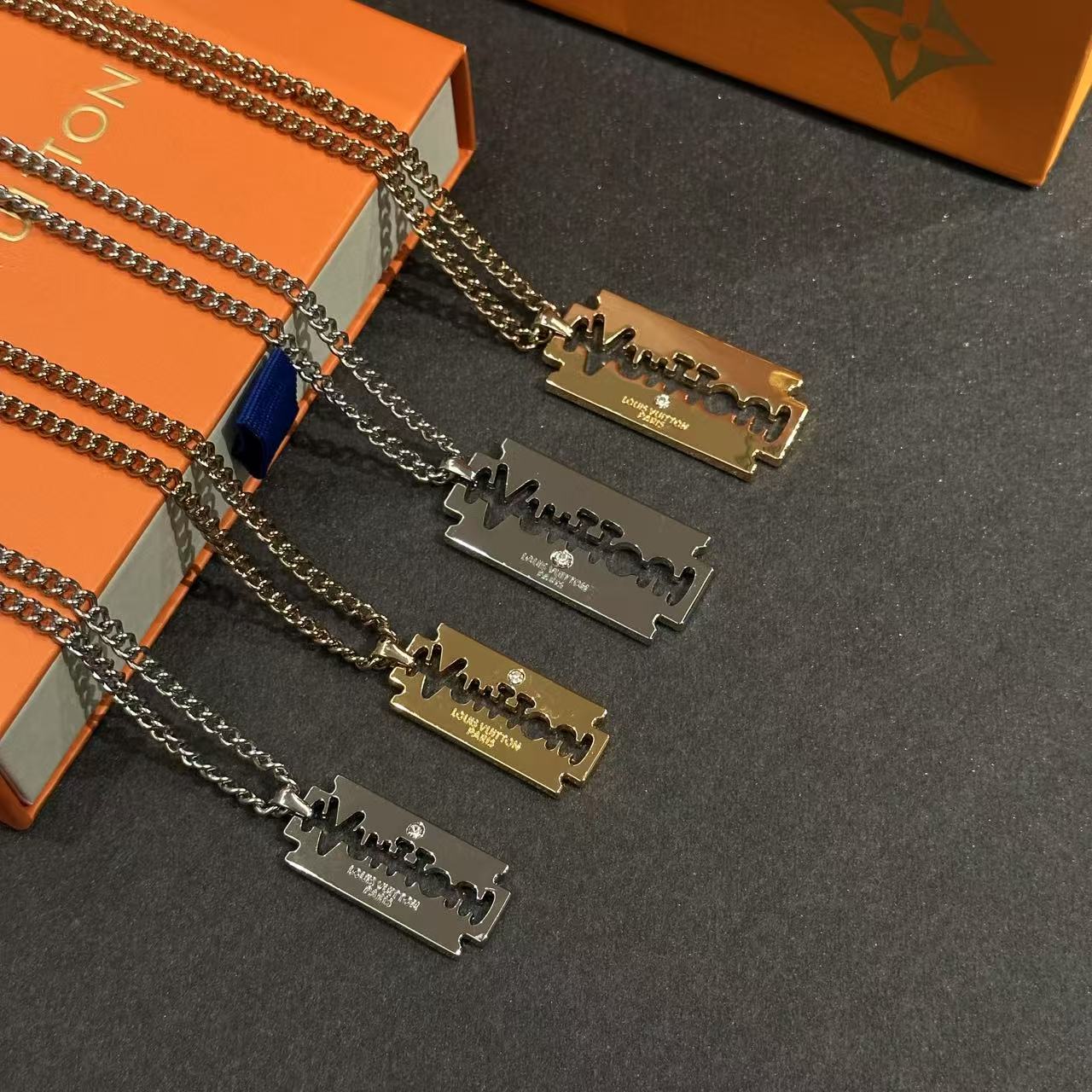 S 99 RMB / M 118 RMB